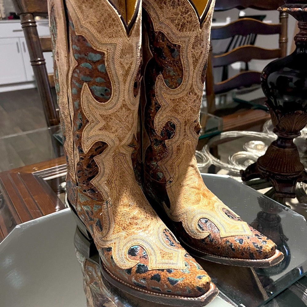 Sold!! Beautiful Durango western6.5 with leopard embellished detail in excellent